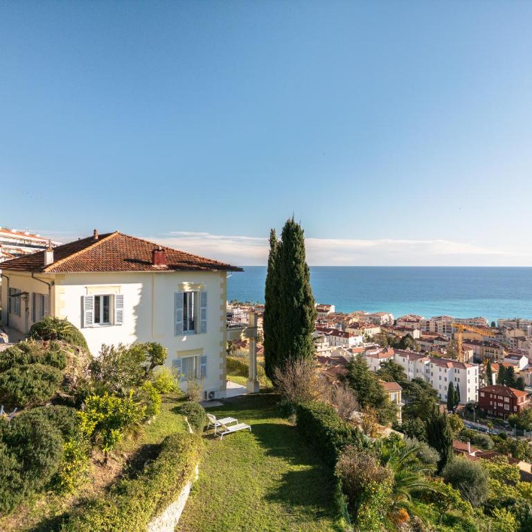Magnifique Villa d'époque vue mer, plage à 12 min à pieds - Villa - 84
