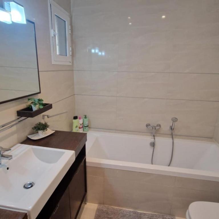 Reserva del Higueron Palm and Pool Apartment - Two-Bedroom Apartment with Garden View - 6