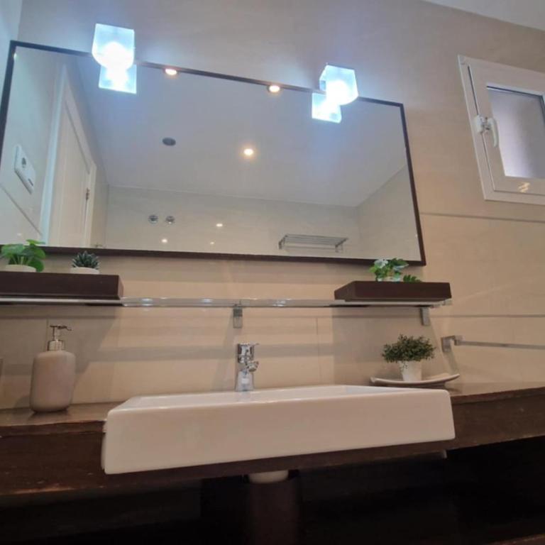 Reserva del Higueron Palm and Pool Apartment - Two-Bedroom Apartment with Garden View - 10