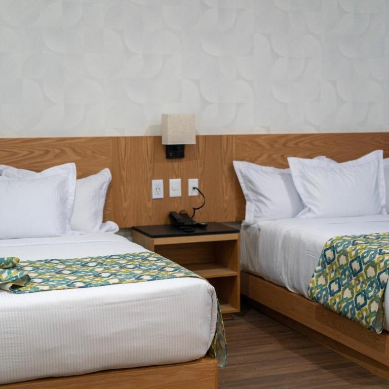 FCH Hotel Minerva-CAS - Habitación Doble Deluxe - 2 camas dobles - 2
