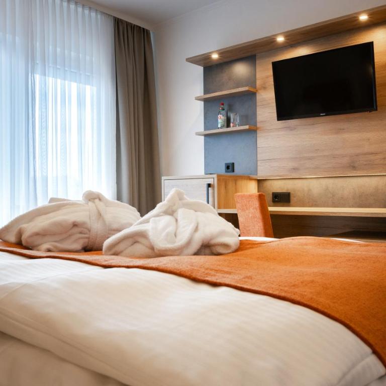 Hotel Bergruh - Double Room facing north or west - 9