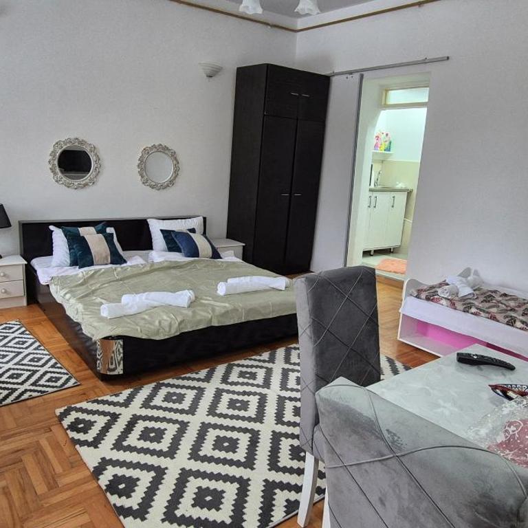 Apartment B - One-Bedroom Apartment - 1