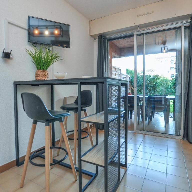 Amazing Apartment In Fréjus With Wifi - Apartment - 4