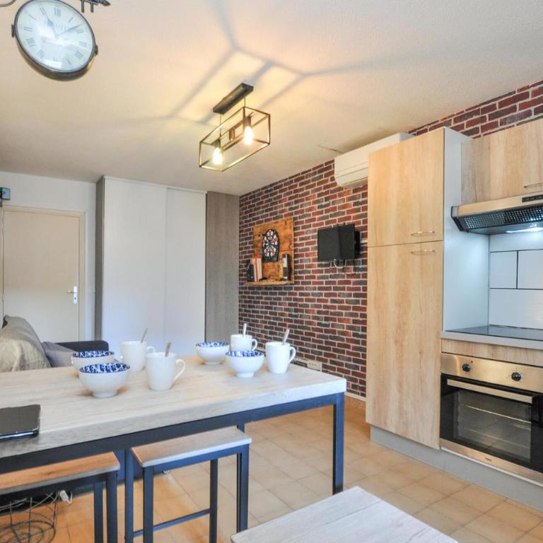 Cozy Apartment In Fréjus With Wifi - Apartment - 4
