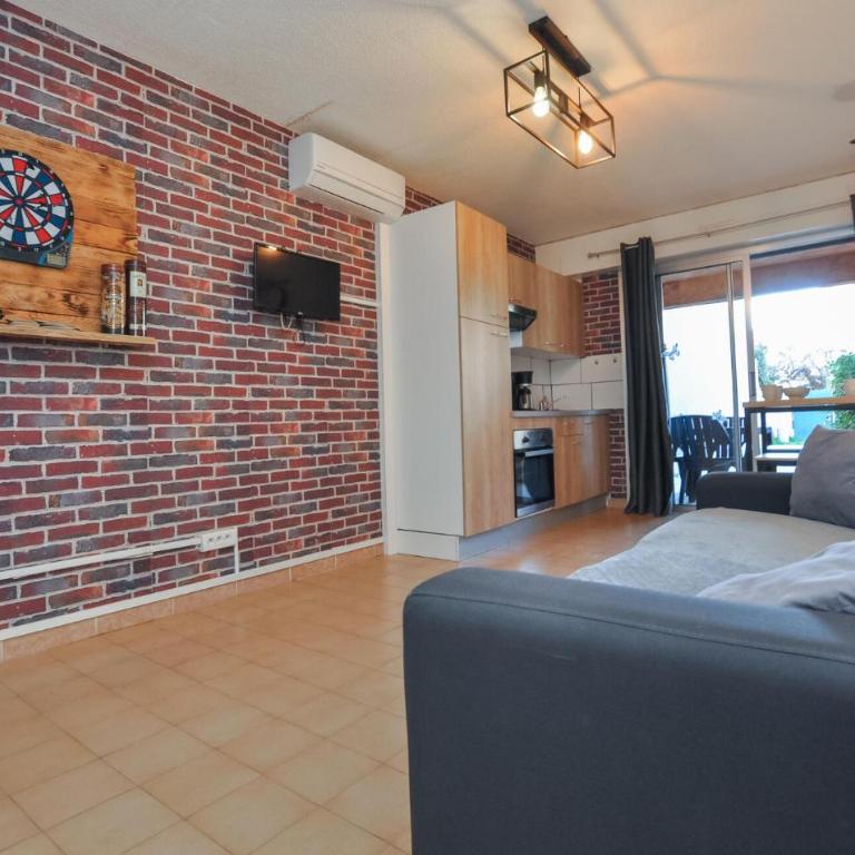 Cozy Apartment In Fréjus With Wifi - Apartment - 2