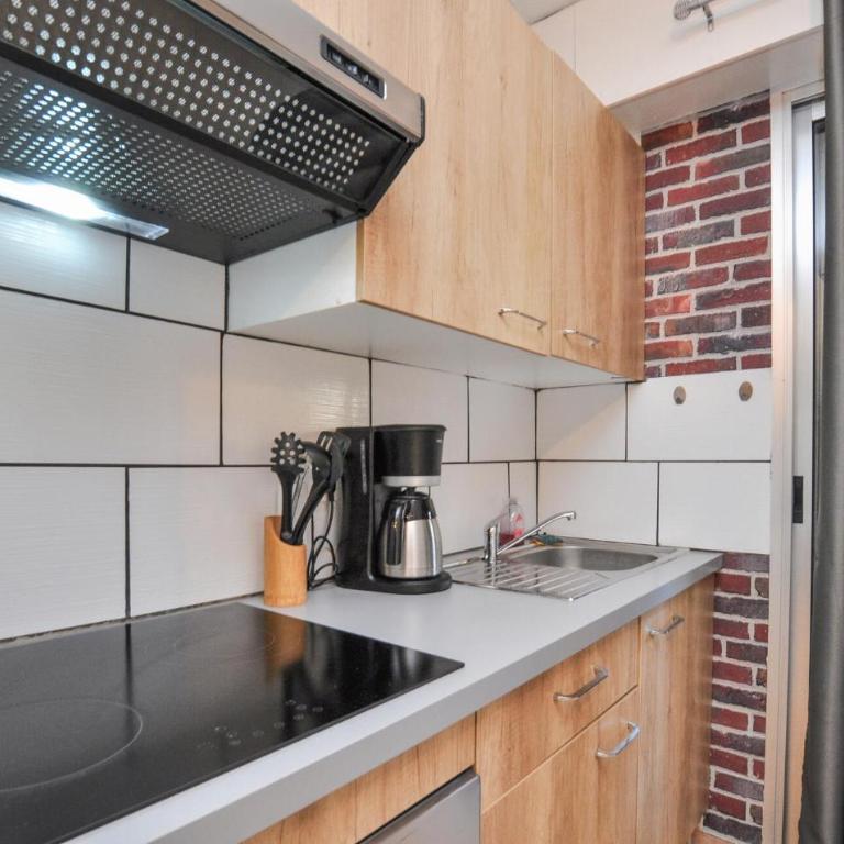 Cozy Apartment In Fréjus With Wifi - Apartment - 6