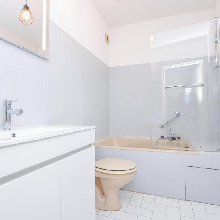 Cozy Apartment In Fréjus With Wifi - Apartment - 7