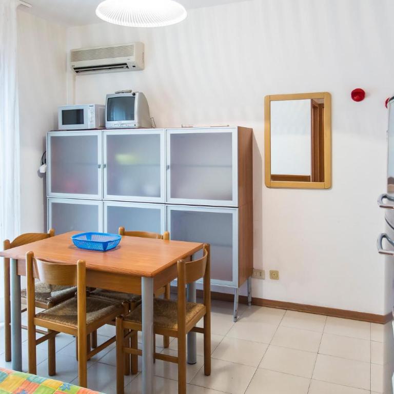 Amazing Apartment In Bibione With Swimming Pool - One-Bedroom Apartment - 1