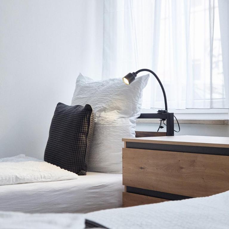 Lemon Suites 1,Apartment im Künstlerviertel - Nähe Innenstadt und UBahn, 2 Zimmer, 3 Einzelbetten und ein Doppelbett - Appartamento con 2 Camere da Letto - 5