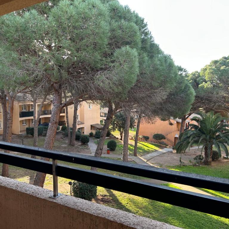 Appartement au coeur du Domaine - One-Bedroom Apartment with Garden View - 9