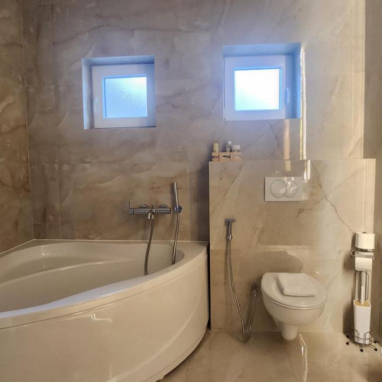 Apartmani Dobrinja - Free parking - Apartman sa 1 Spavaćom Sobom i Spa Kadom - 2