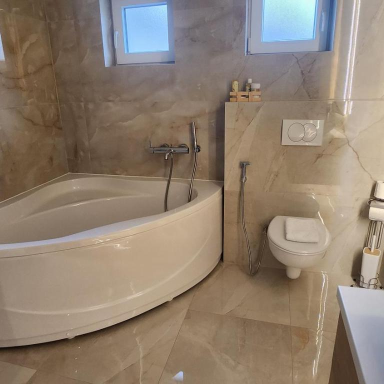 Apartmani Dobrinja - Free parking - Apartman sa 1 Spavaćom Sobom i Spa Kadom - 53