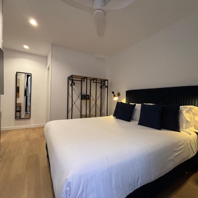 Arenal Suites Bilbao - Double Room with Balcony - 13