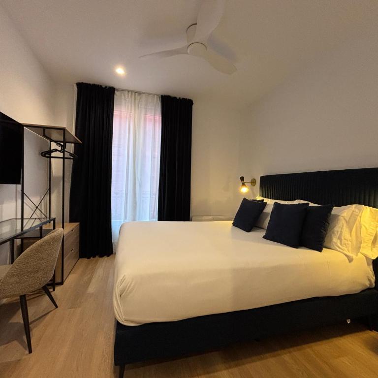 Arenal Suites Bilbao - Double Room with Balcony - 7