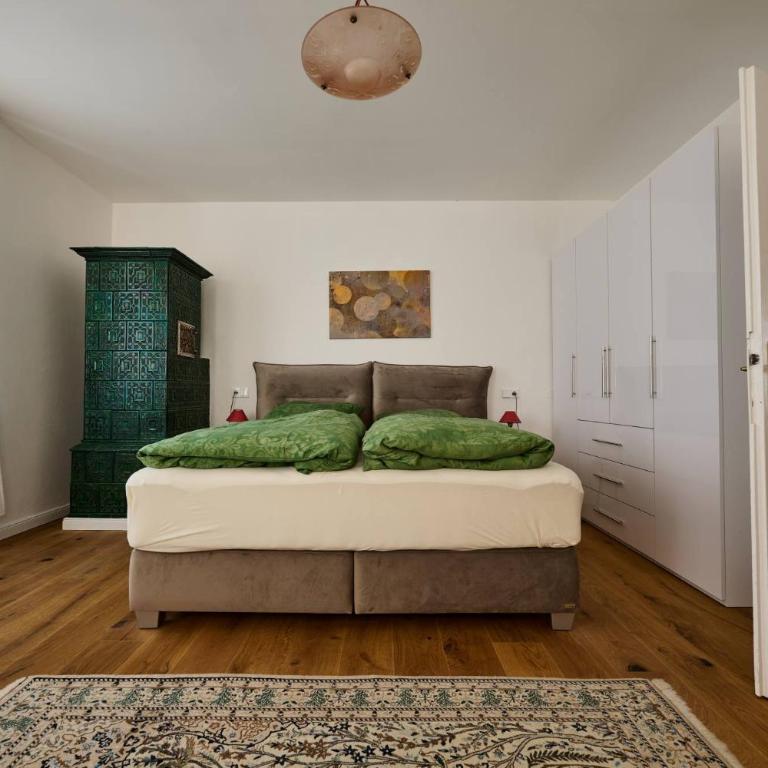 Villa Donata - Luxuriöses & großzügiges Apartment im Herzen von Kaltern, mit Innenhof, kostenlosem Parkplatz direkt am Haus - Apartment mit 2 Schlafzimmern - 3