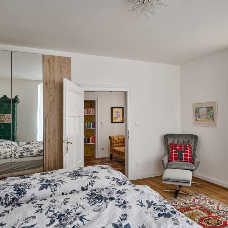 Villa Donata - Luxuriöses & großzügiges Apartment im Herzen von Kaltern, mit Innenhof, kostenlosem Parkplatz direkt am Haus - Apartment mit 2 Schlafzimmern - 3