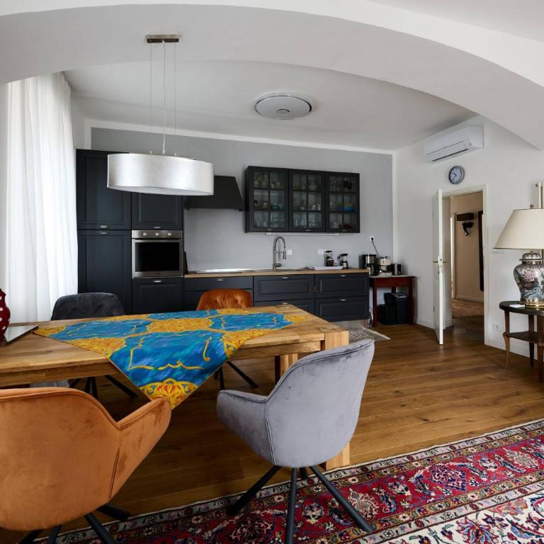 Villa Donata - Luxuriöses & großzügiges Apartment im Herzen von Kaltern, mit Innenhof, kostenlosem Parkplatz direkt am Haus - Apartment mit 2 Schlafzimmern - 5
