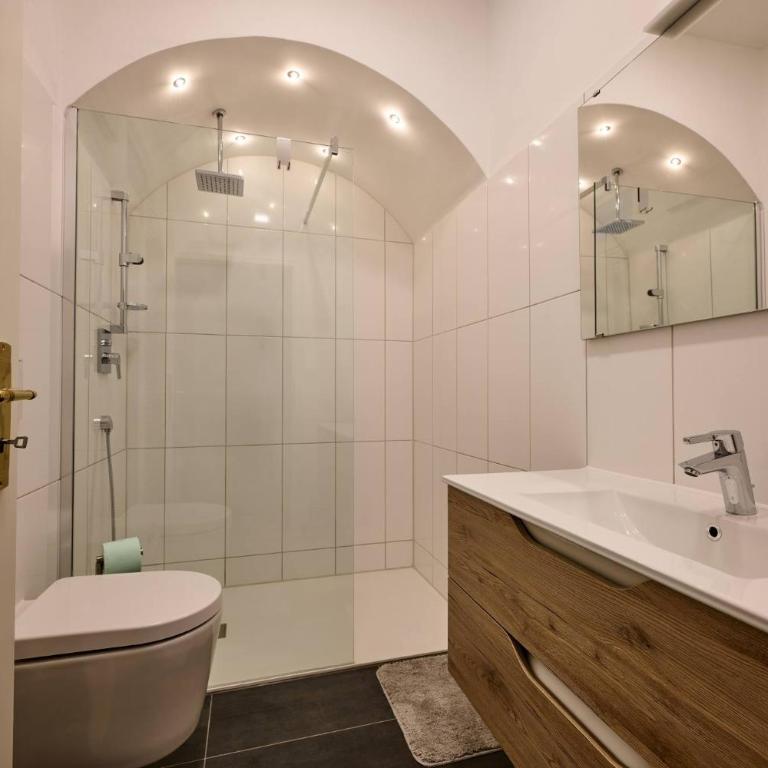 Villa Donata - Luxuriöses & großzügiges Apartment im Herzen von Kaltern, mit Innenhof, kostenlosem Parkplatz direkt am Haus - Apartment mit 2 Schlafzimmern - 6
