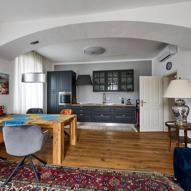 Villa Donata - Luxuriöses & großzügiges Apartment im Herzen von Kaltern, mit Innenhof, kostenlosem Parkplatz direkt am Haus - Apartment mit 2 Schlafzimmern - 6