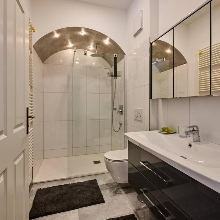 Villa Donata - Luxuriöses & großzügiges Apartment im Herzen von Kaltern, mit Innenhof, kostenlosem Parkplatz direkt am Haus - Apartment mit 2 Schlafzimmern - 10