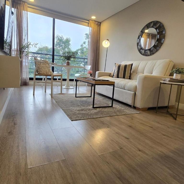Elegant 2-Bedroom Loft 604 with Stunning Park View - Apartamento - 2