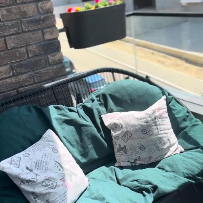 Sunny Nest - Two-Bedroom Apartment with River View - 15