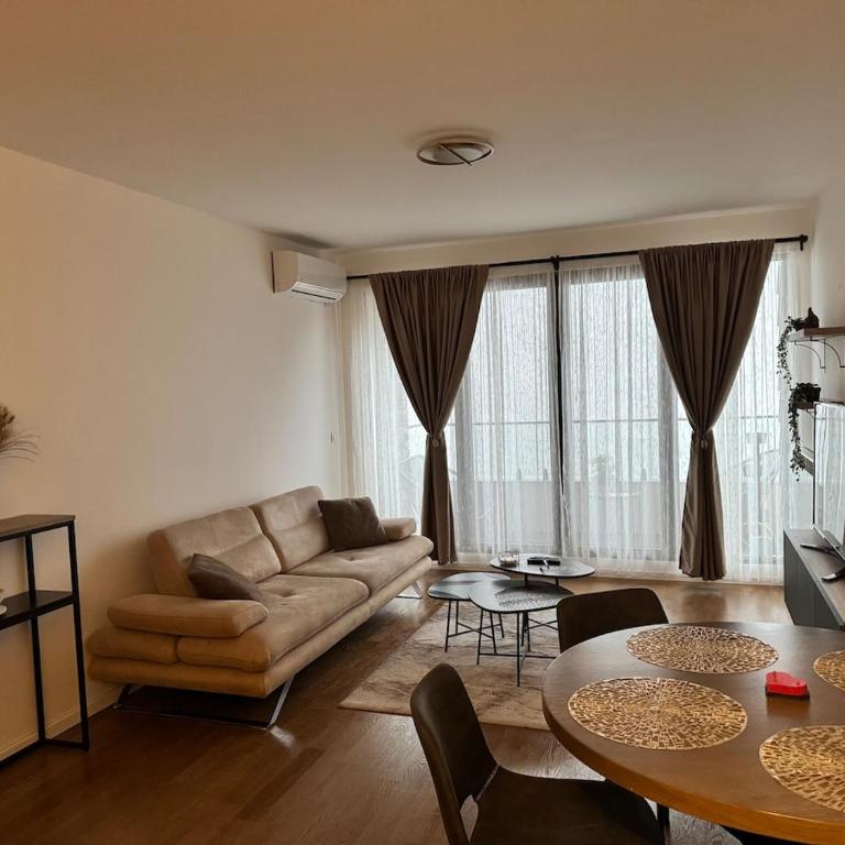 Sunny Nest - Two-Bedroom Apartment with River View - 2