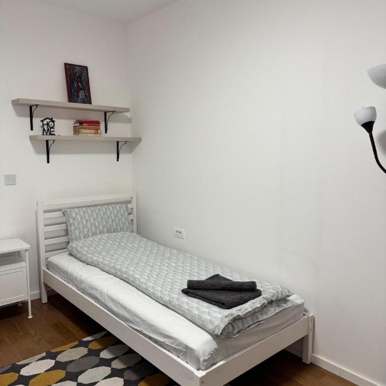 Sunny Nest - Two-Bedroom Apartment with River View - 8