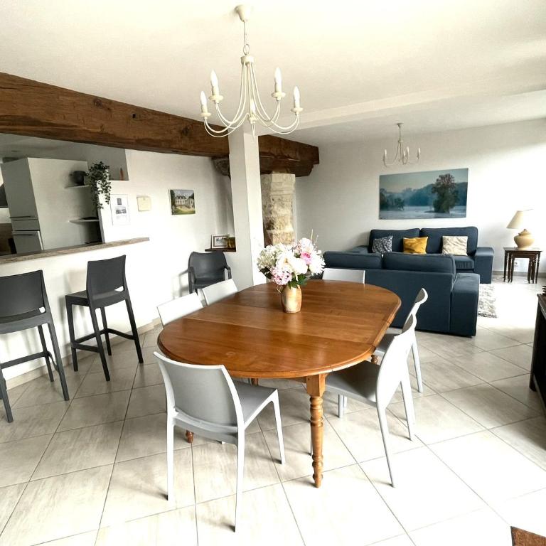 Le Grenier à Sel d'Amboise 5 pers PMR, parking privé, terrasse, maison historique - Appartamento con 2 Camere da Letto - 1