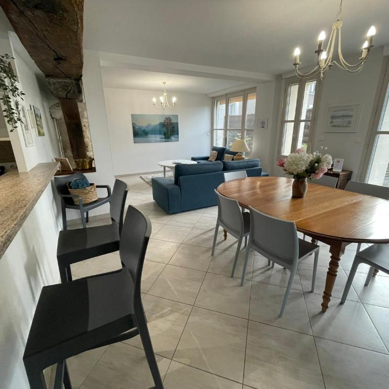 Le Grenier à Sel d'Amboise 5 pers PMR, parking privé, terrasse, maison historique - Appartamento con 2 Camere da Letto - 5