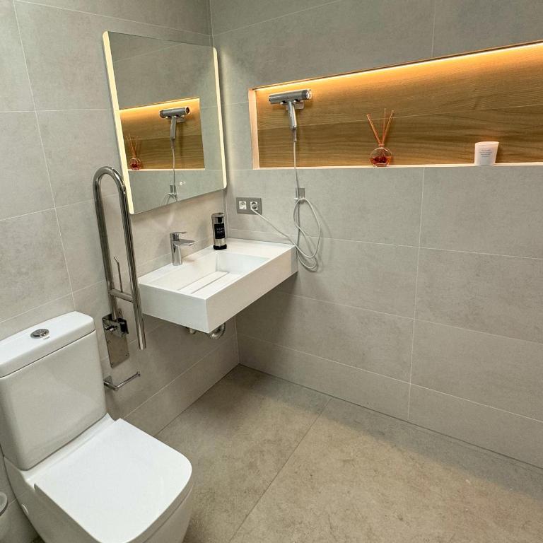 Apartamento céntrico cerca de Torres de Serrano y Viveros - One-Bedroom Apartment - 19