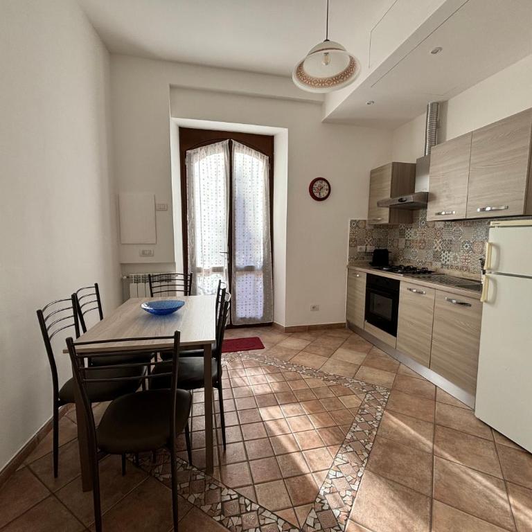 Casa Giorgio - Appartamento con 3 Camere da Letto - 4