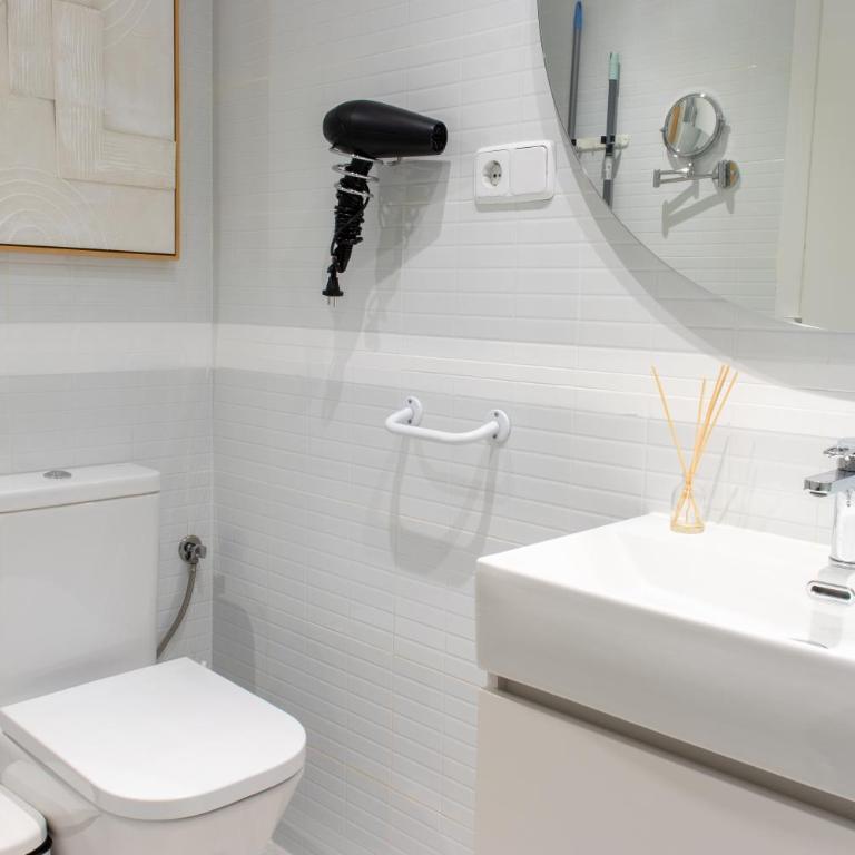 Best Location Puerta de Alcalá - One-Bedroom Apartment - 16