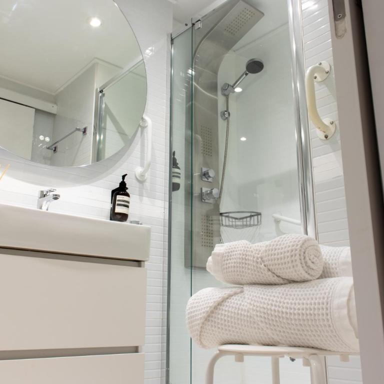Best Location Puerta de Alcalá - One-Bedroom Apartment - 14