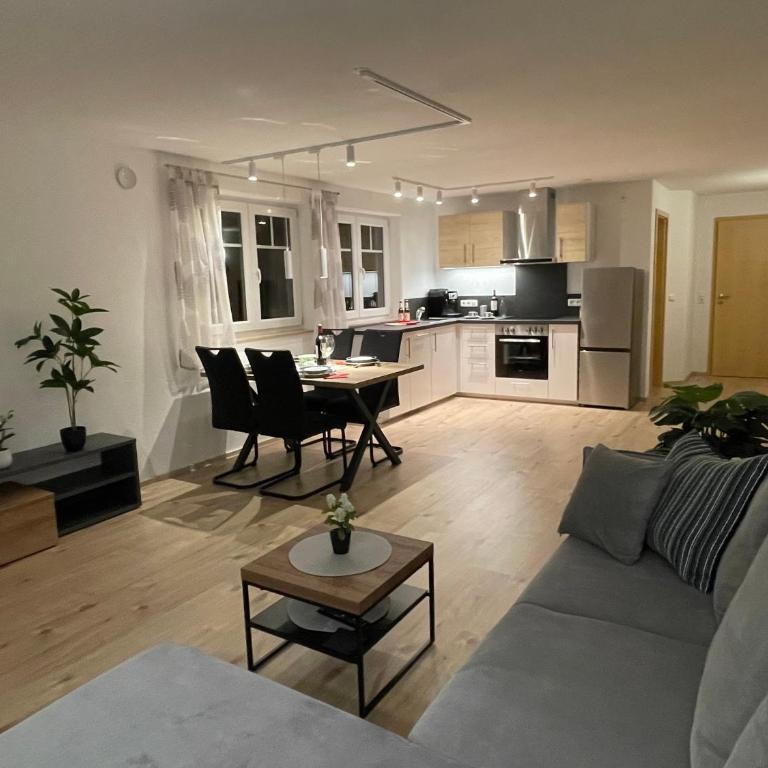 ELIs Ferienwohnung - Apartment mit 1 Schlafzimmer und Terrasse - 1