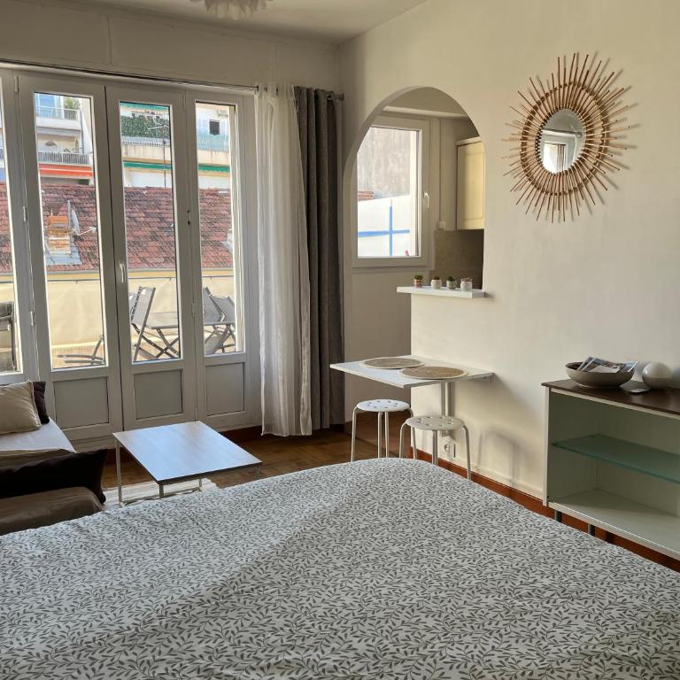 Studio with large terrace sea view 4th floor - Studio - 13
