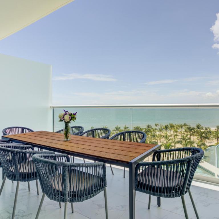 Maritima Beachfront Condos with Gym, 2 Pools, Rooftop and Bar - Apartamento de 2 dormitorios con balcón y vistas al mar - 1