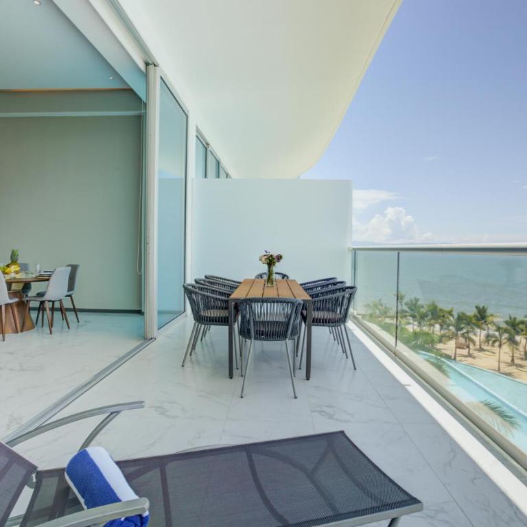 Maritima Beachfront Condos with Gym, 2 Pools, Rooftop and Bar - Apartamento de 2 dormitorios con balcón y vistas al mar - 3