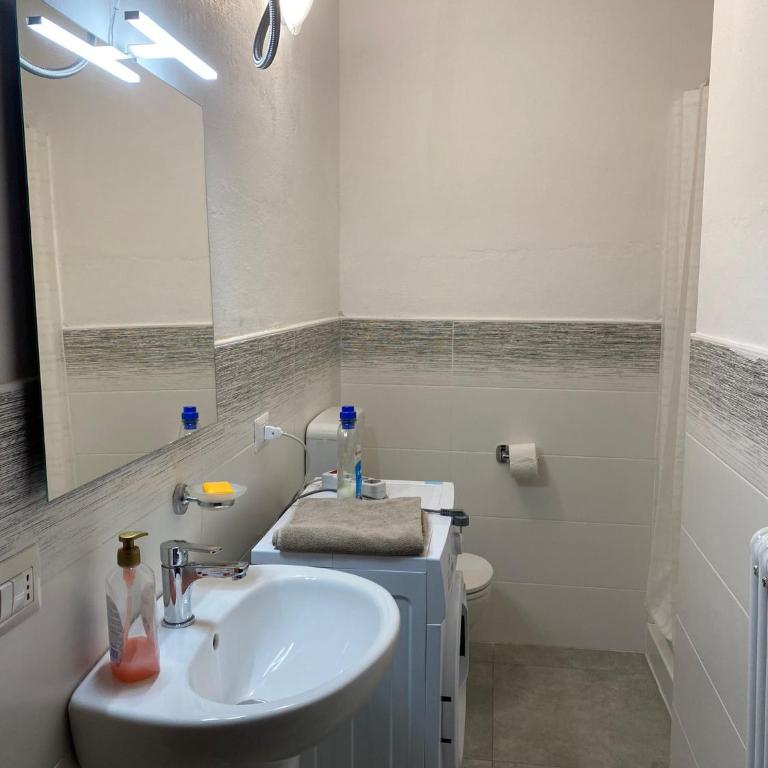yellow house - Two-Bedroom Apartment - 12