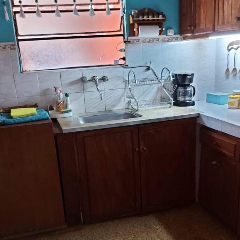 Casa hasta 5 personas solo familias zona centro de villa gesell - Vacation Home - 5