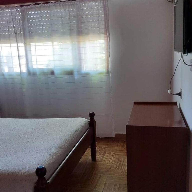 Casa hasta 5 personas solo familias zona centro de villa gesell - Vacation Home - 9