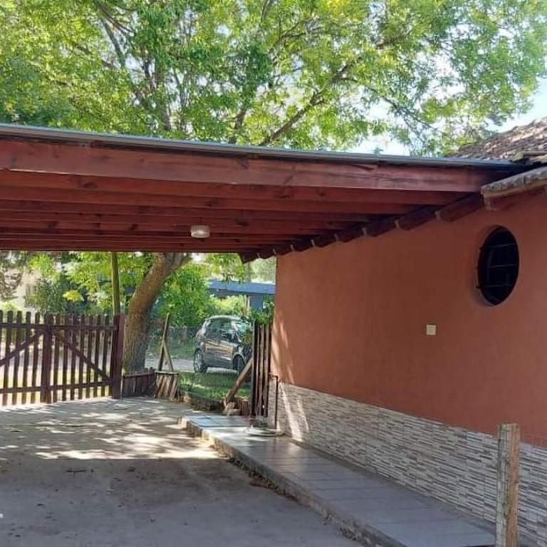 Casa hasta 5 personas solo familias zona centro de villa gesell - Vacation Home - 13