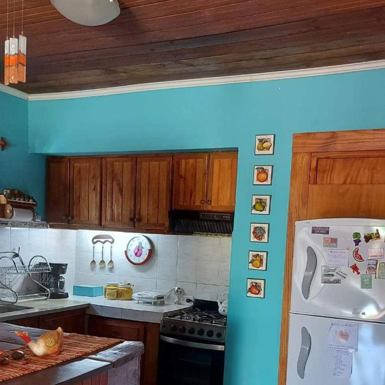 Casa hasta 5 personas solo familias zona centro de villa gesell - Vacation Home - 4