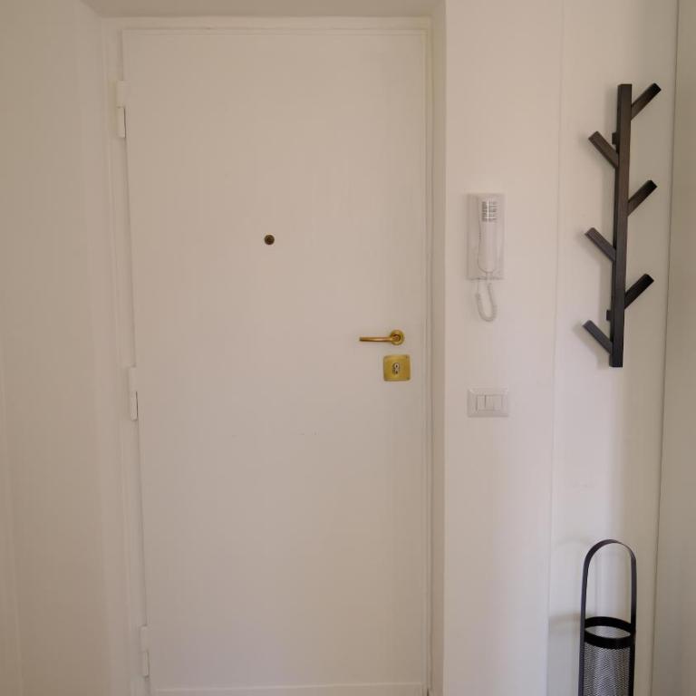 La Nuova Casa Di Zia - near metro A Ponte Lungo - Appartamento con 2 Camere da Letto - 60
