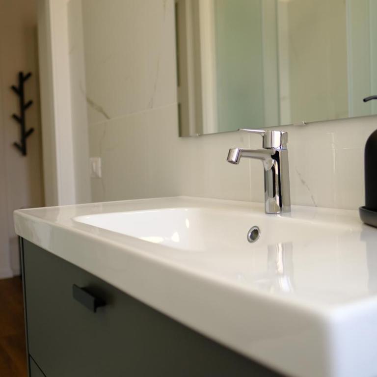 La Nuova Casa Di Zia - near metro A Ponte Lungo - Appartamento con 2 Camere da Letto - 69