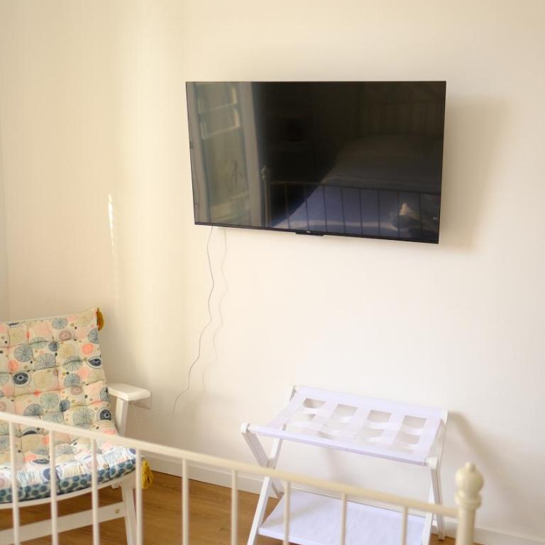 La Nuova Casa Di Zia - near metro A Ponte Lungo - Appartamento con 2 Camere da Letto - 64