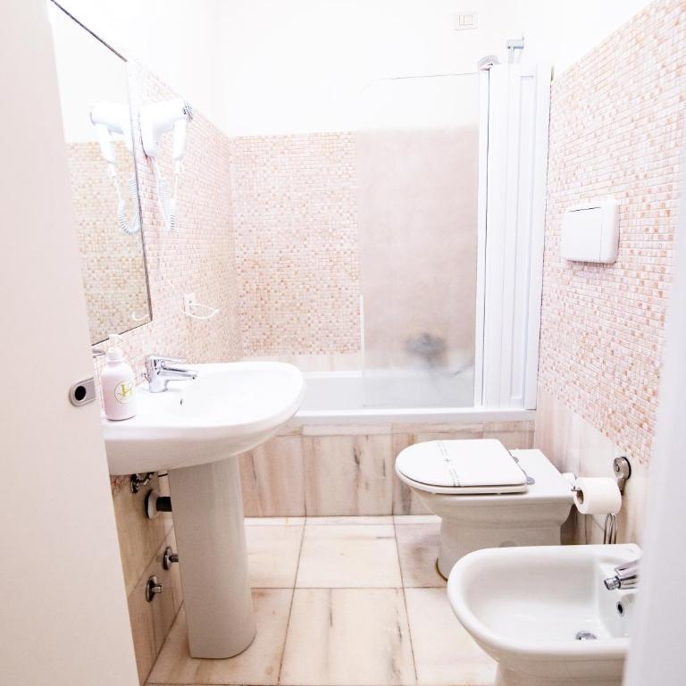 Vitti's home Verona 5 - Camera Matrimoniale con Bagno Privato - 8