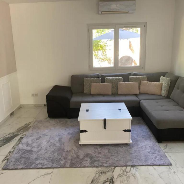 Bas de villa composée d'un 3 pièces et d'un studio avec piscine privée - Maison 3 Chambres - 9