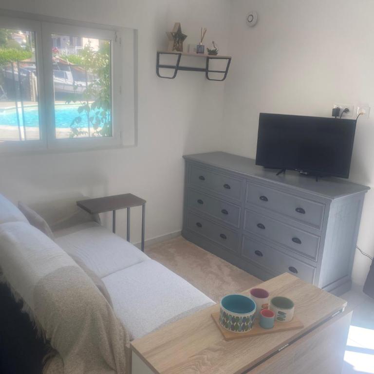 Bas de villa composée d'un 3 pièces et d'un studio avec piscine privée - Maison 3 Chambres - 14