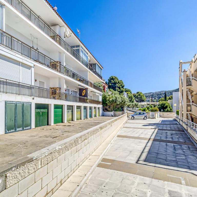 Villa near Roses with Pool & Beach Access - Two-Bedroom Apartment - 6